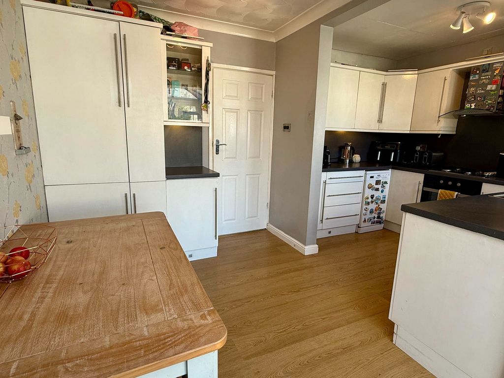 Property photo 2 of 25