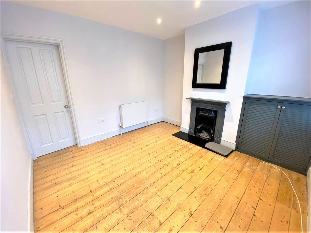 Property photo 3 of 14 Living Room