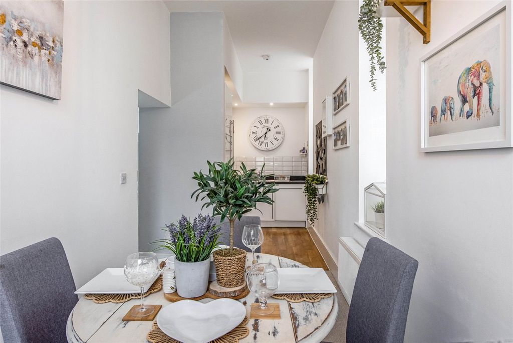 Property photo 3 of 23 Dining &amp; Kitchen