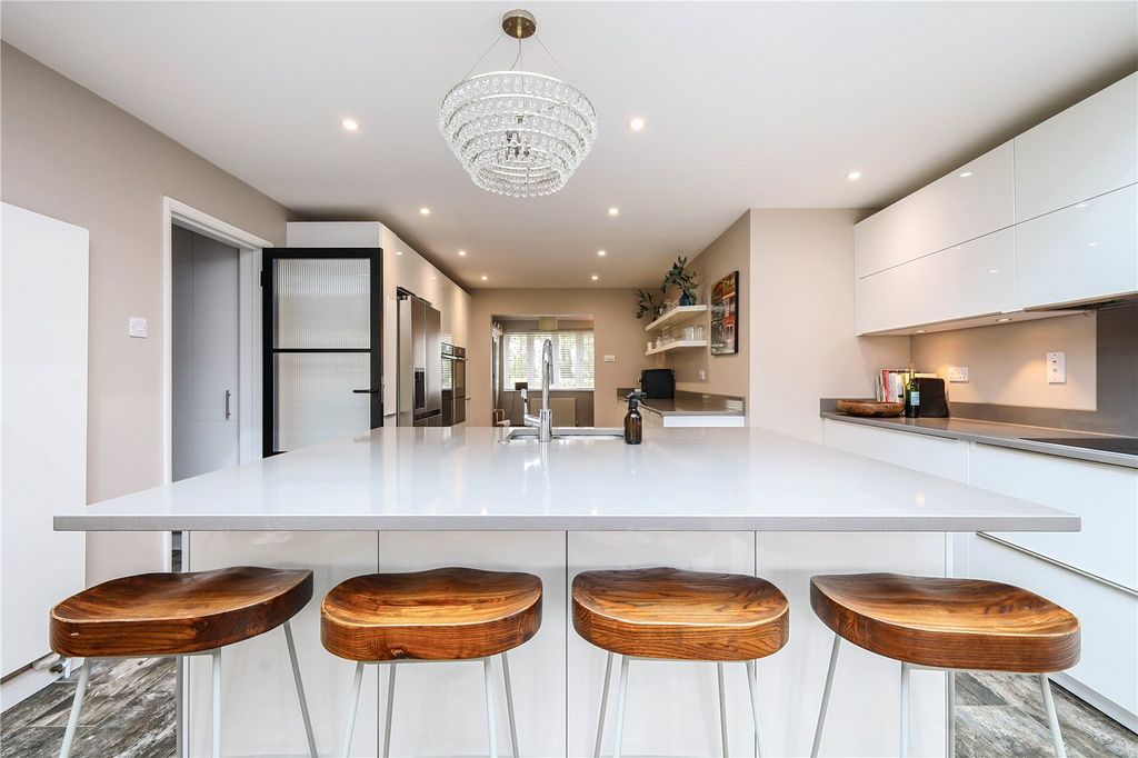 Property photo 3 of 21 Picture No. 02