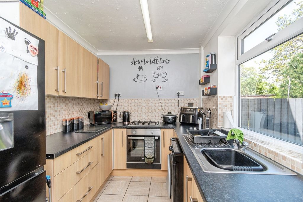 Property photo 3 of 17