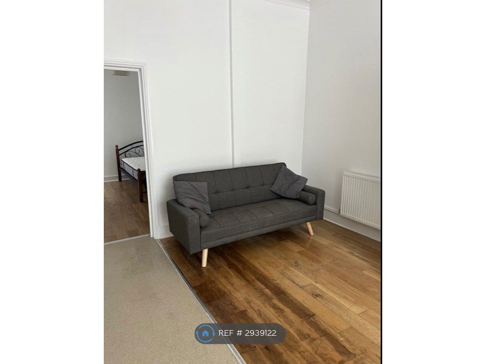 Property photo 3 of 8 Spacious And Furnished