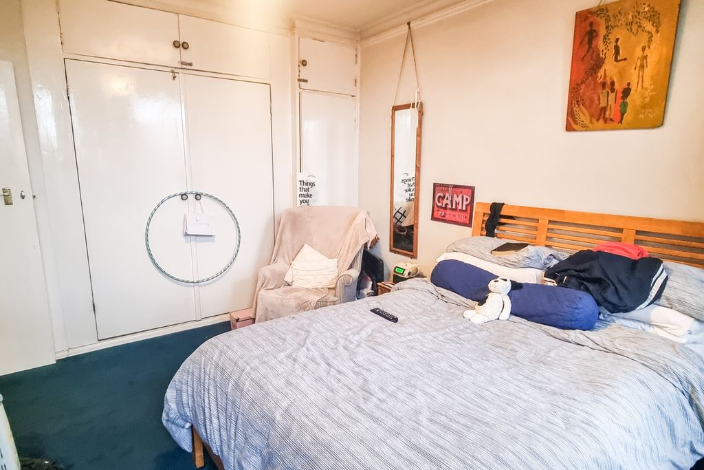 Property photo 2 of 9 Flat 8 St. Johns Court, Finchley Road, Hampstead, London, Nw3 6Ll
