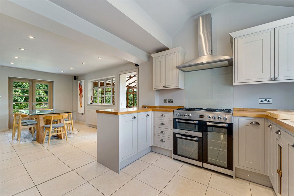 Property photo 3 of 33 Kitchen