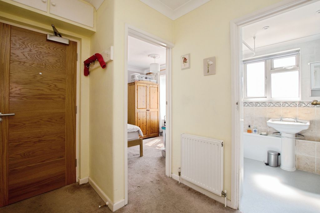 Property photo 2 of 18 Hallway