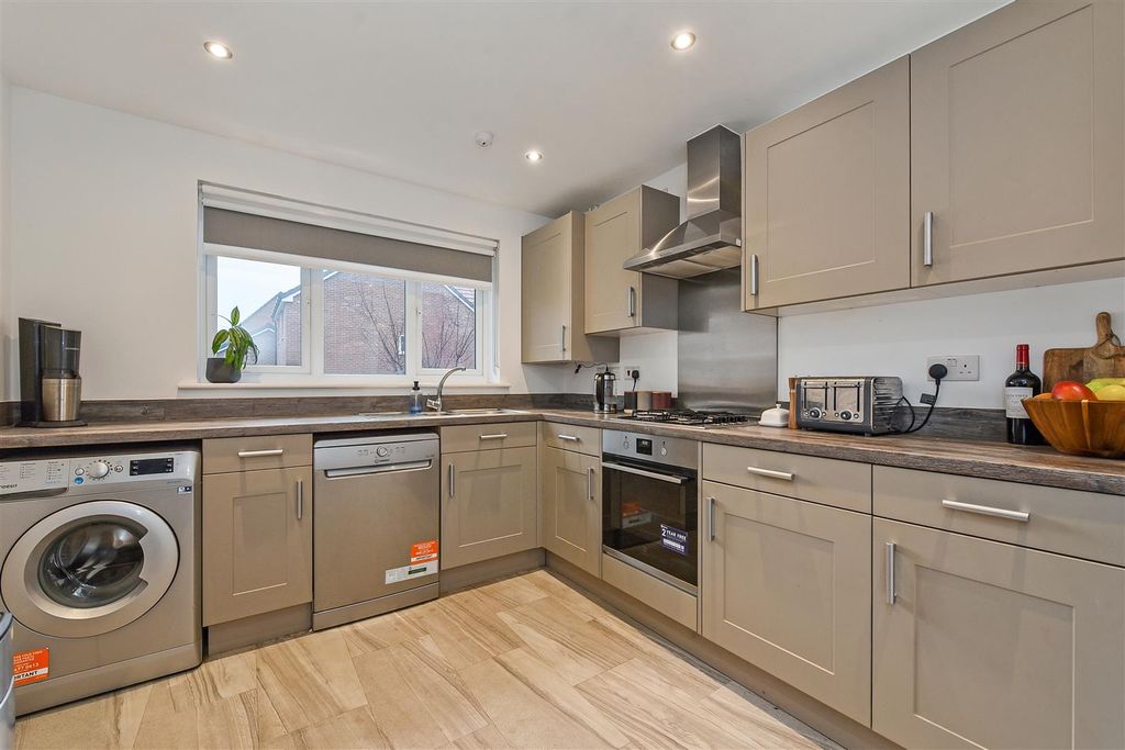 Property photo 3 of 21 Ph19_6339039.Jpg