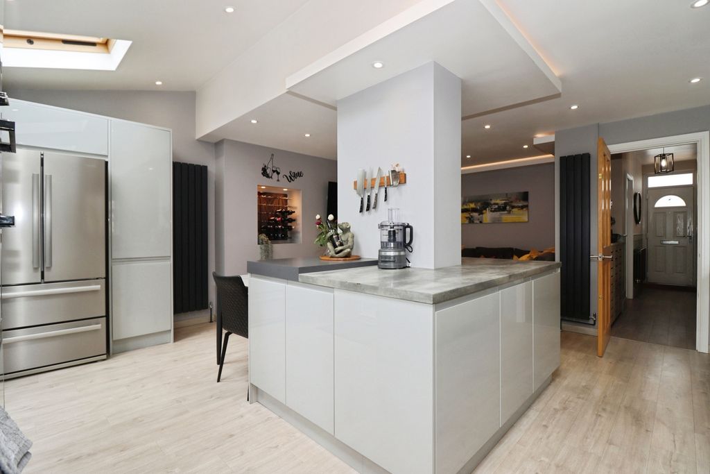 Property photo 2 of 22 Pbox-Img.Jpg