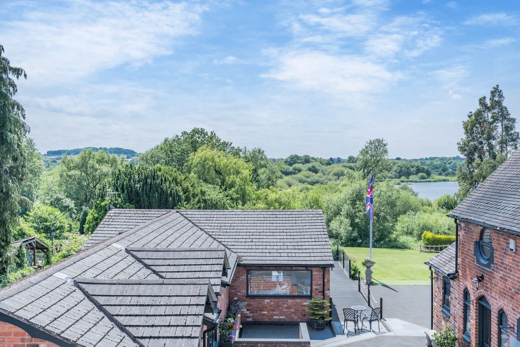Property photo 2 of 47