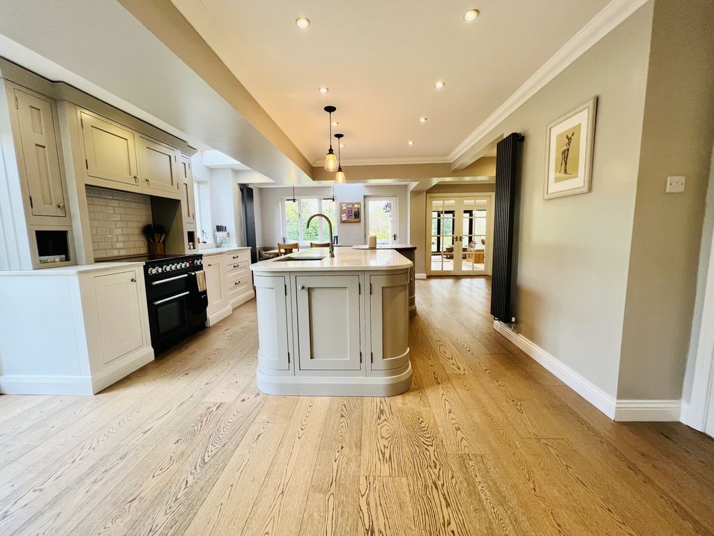 Property photo 3 of 22 Ea7239Ff-CD03-48E0-8Ab7-02DC7A885Cff