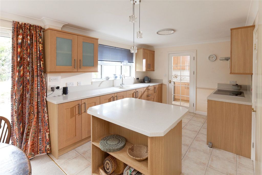 Property photo 3 of 16 Picture 3