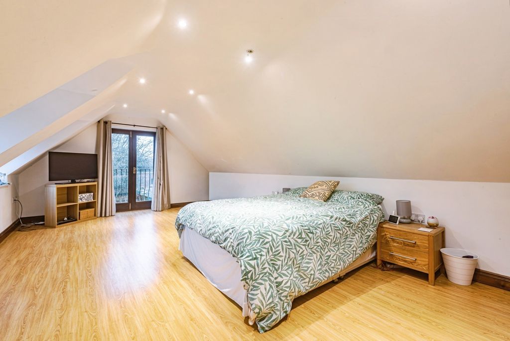 Property photo 3 of 20 Pbox-Img.Jpg