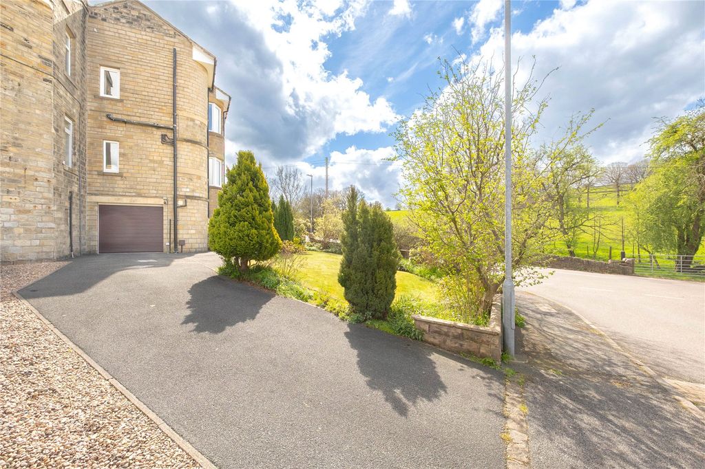 Property photo 3 of 27 Outside