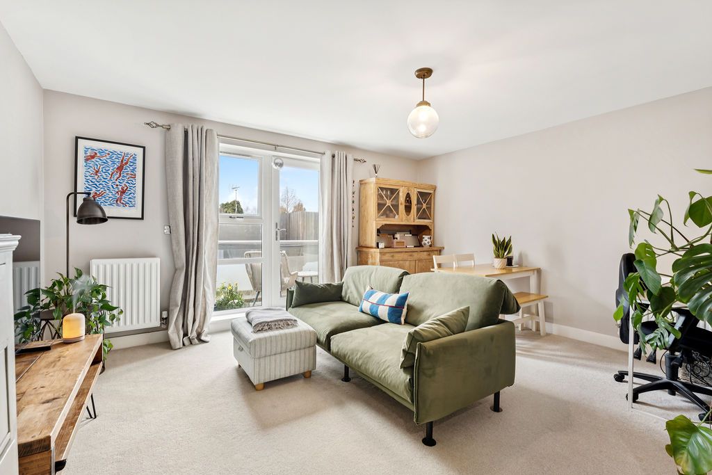 Property photo 2 of 14 Lounge