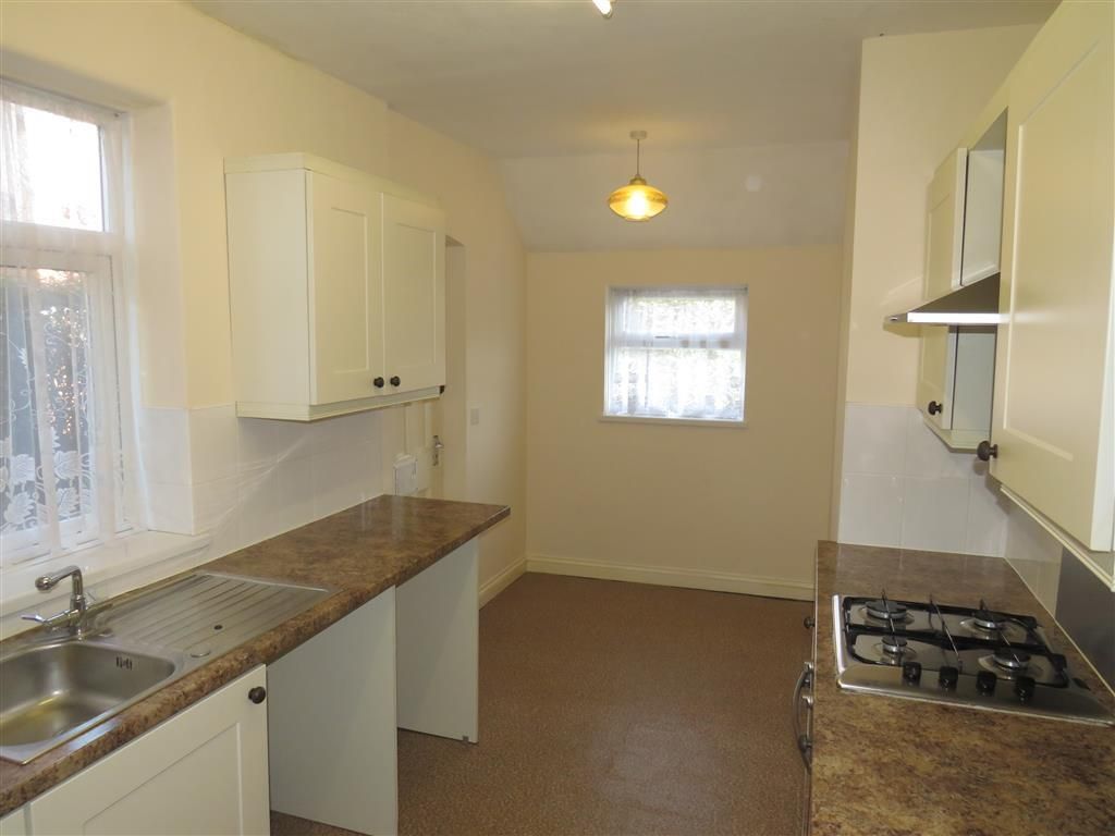 Property photo 3 of 11 Kitchen