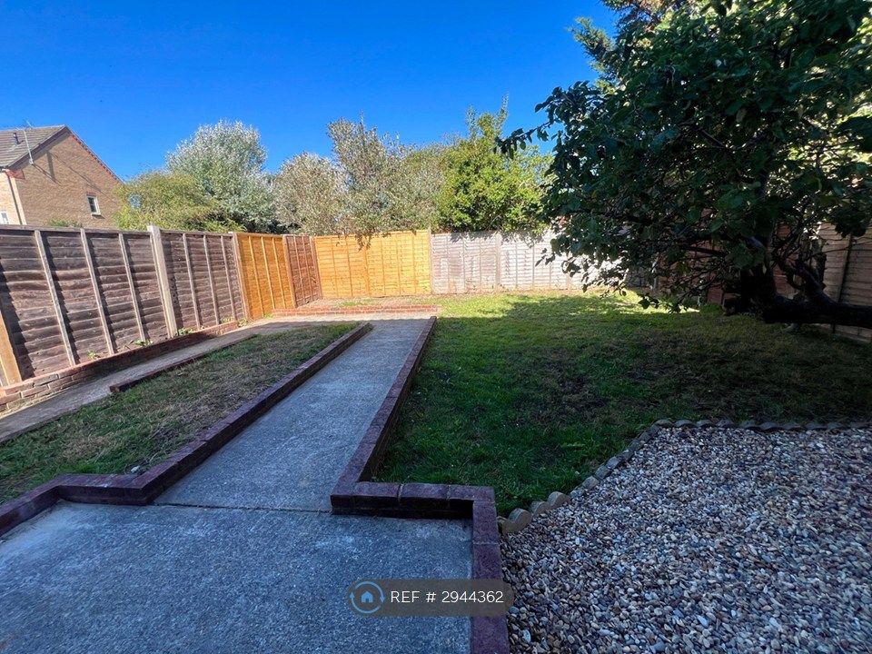 Property photo 2 of 11 Stunning, Large & Low-Maintenance Private Garden