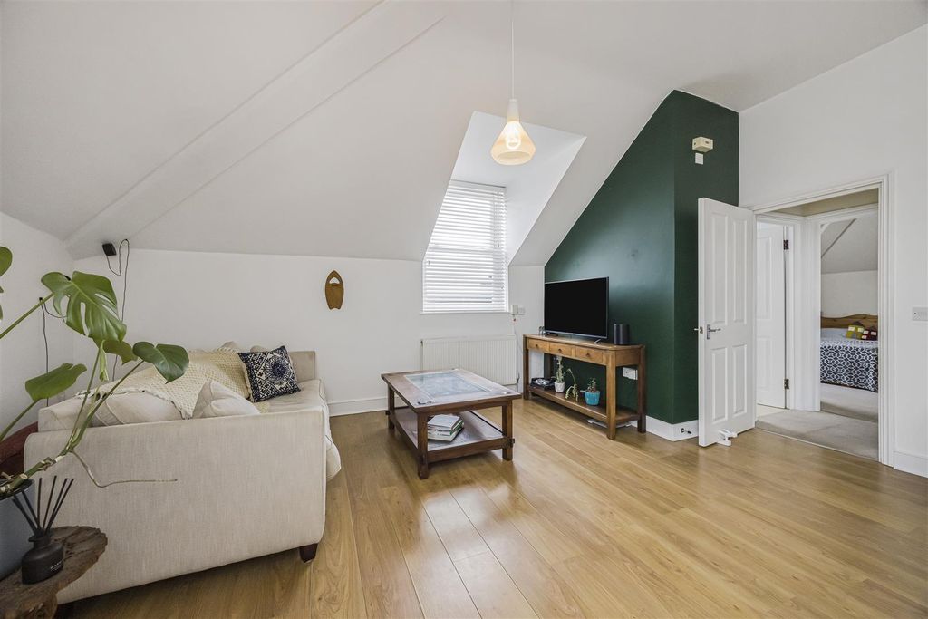 Property photo 2 of 13 5