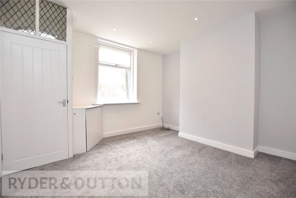 Property photo 3 of 11 Lounge