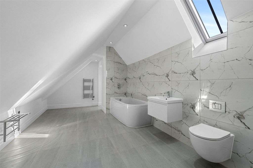 Property photo 2 of 15 Picture No. 07