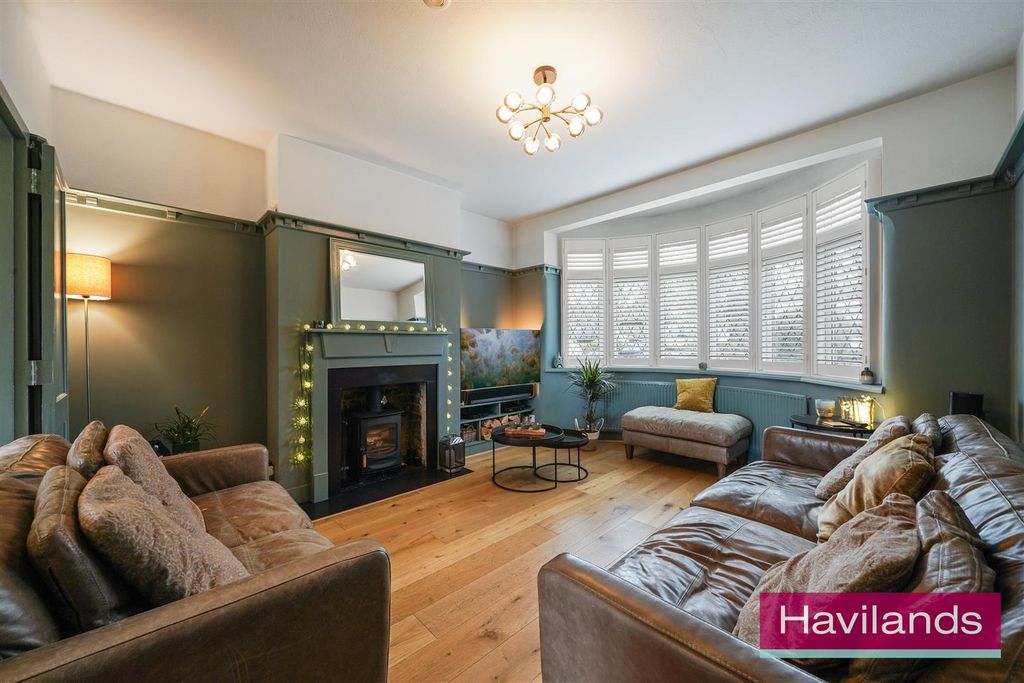 Property photo 2 of 21 Oakwood Crescent-20.Jpg