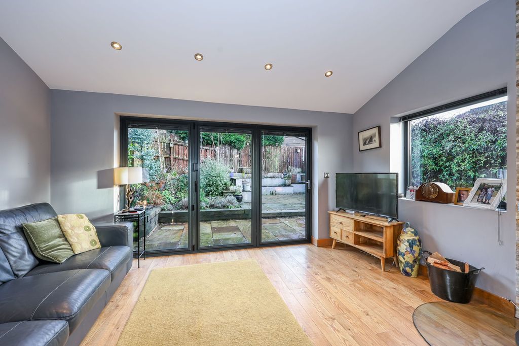 Property photo 3 of 35