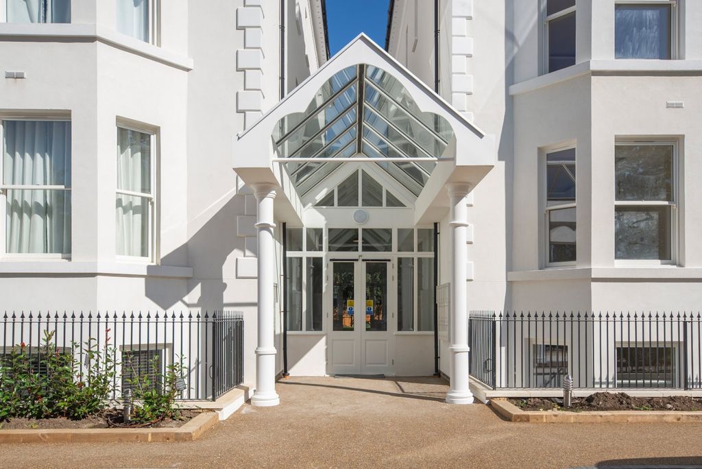 Property photo 2 of 23 Picture No. 21