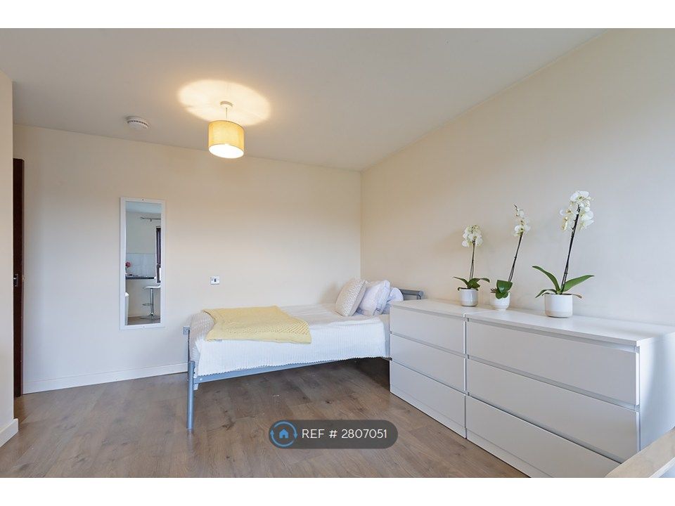 Property photo 2 of 35