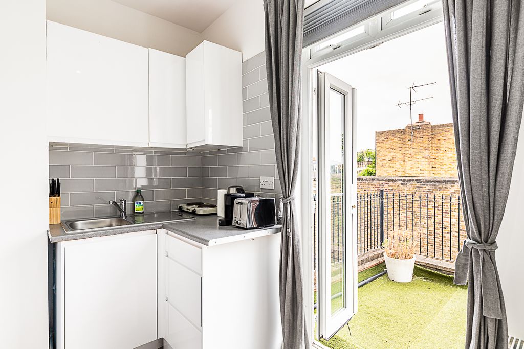 Property photo 3 of 25