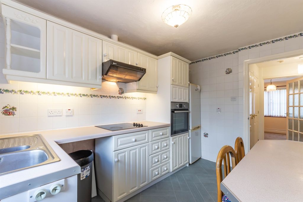 Property photo 3 of 14 Kitchen