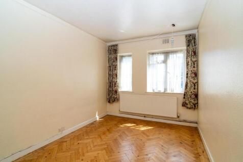Property photo 2 of 5 85138_Flat_Burnham_Court_Brent_Street_Hendon_London_Nw4_2Rf_1S_Img_01_0000_Max_476x317
