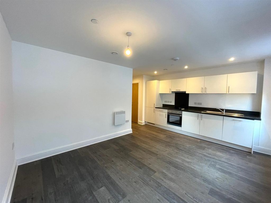 Property photo 3 of 10 Liv Room.Jpg