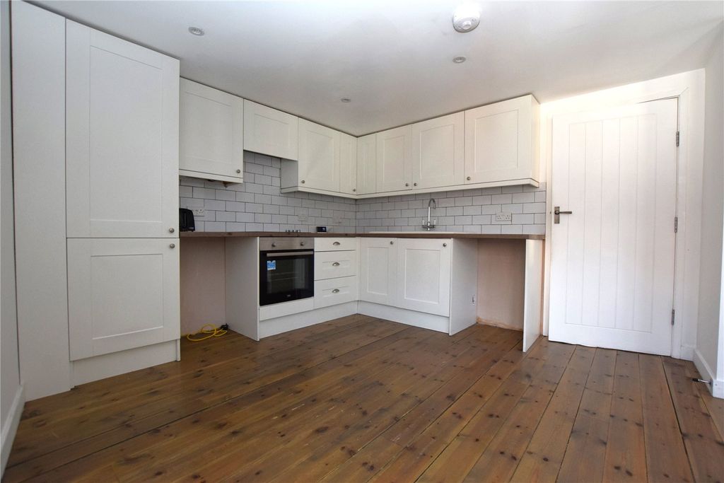 Property photo 3 of 9 Kitchen/ Living Area