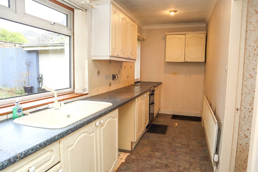 Property photo 2 of 17 Kitchen