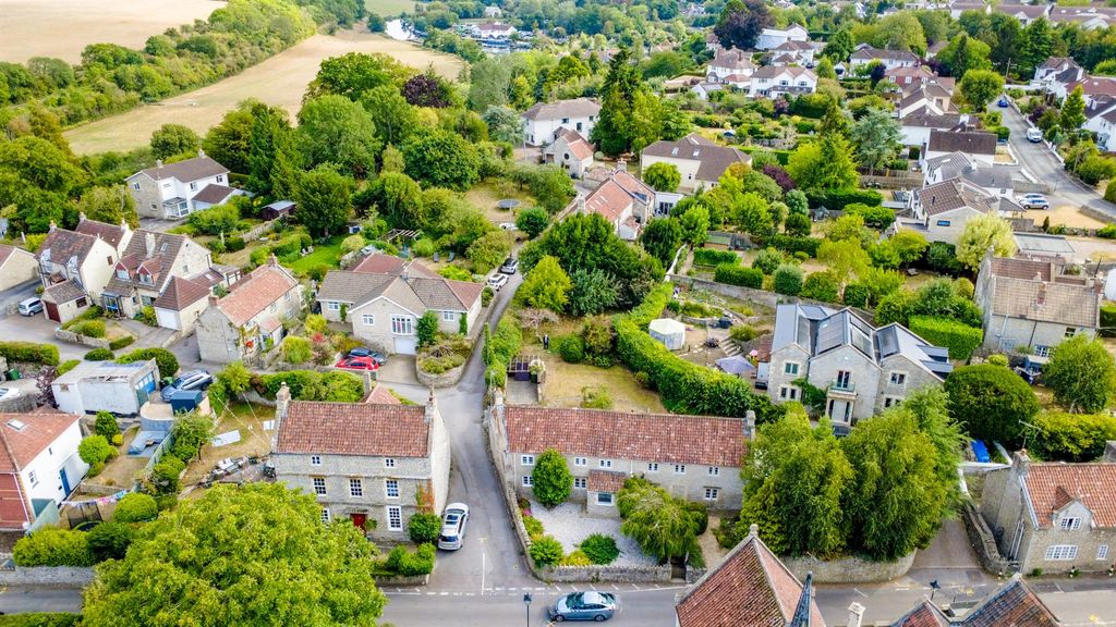 Property photo 2 of 30