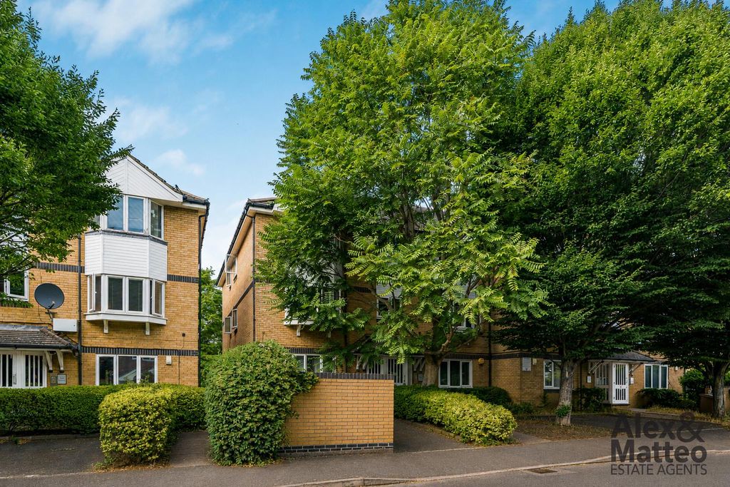 Property photo 1 of 15 Rossetti Road