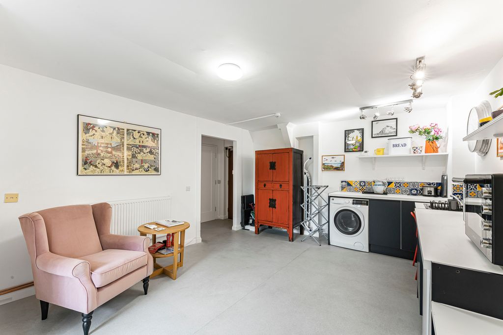 Property photo 2 of 18 Kitchen/Reception