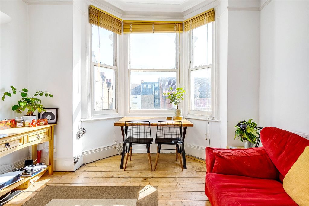 Property photo 2 of 10 Picture No. 18