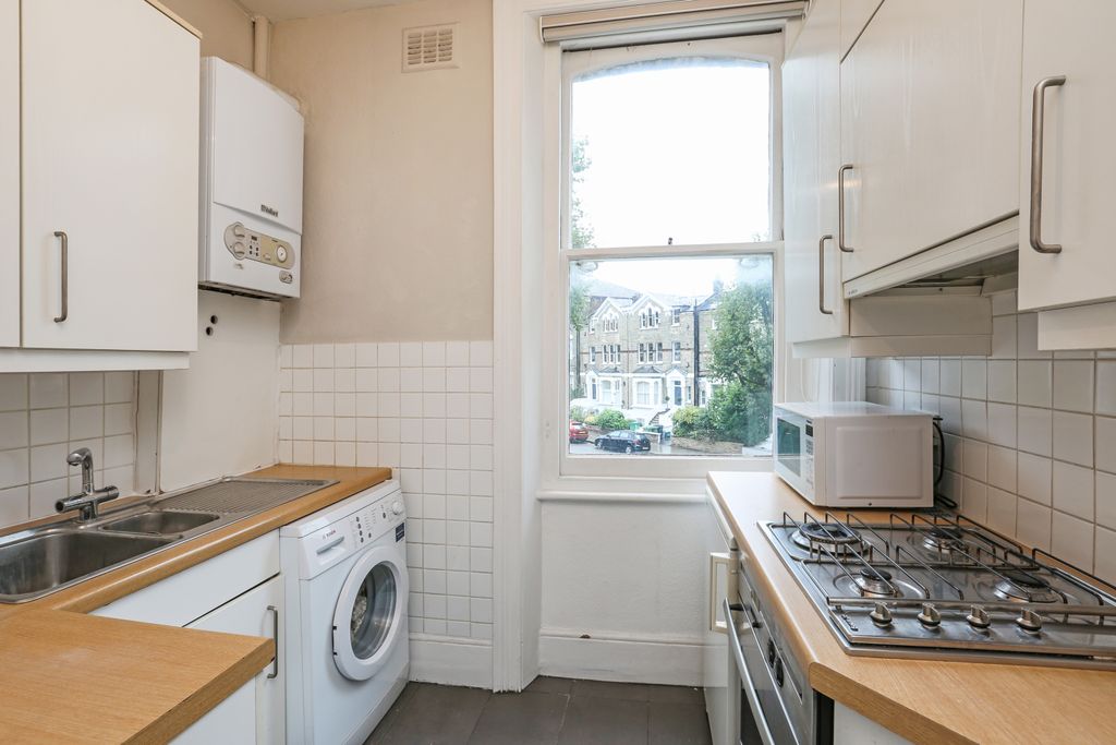Property photo 2 of 10 Kitchen
