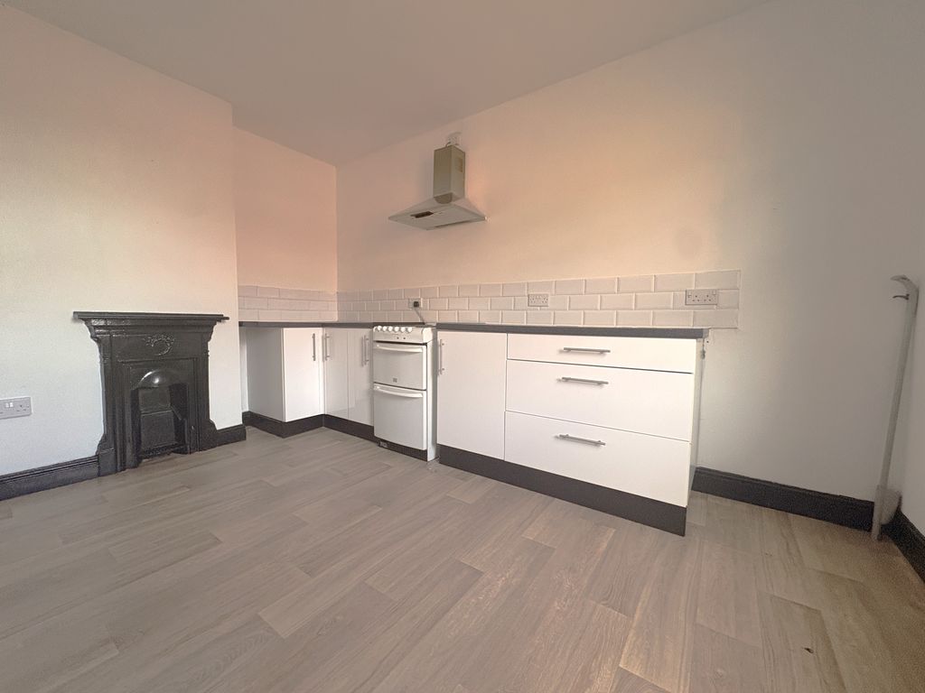 Property photo 2 of 8 Kitchen