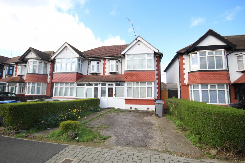 Property photo 1 of 13 Castleton Avenue, Wembley, Middlesex Ha9