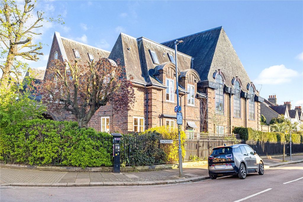 Property photo 1 of 17 Hotham Road