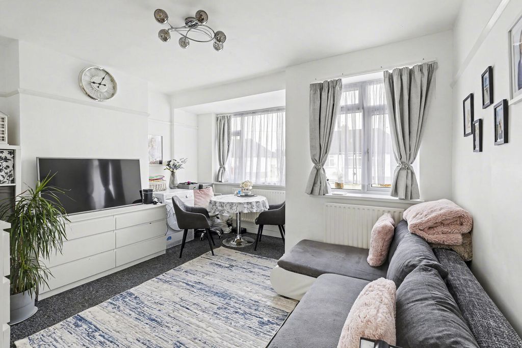 Property photo 2 of 18 Living Room