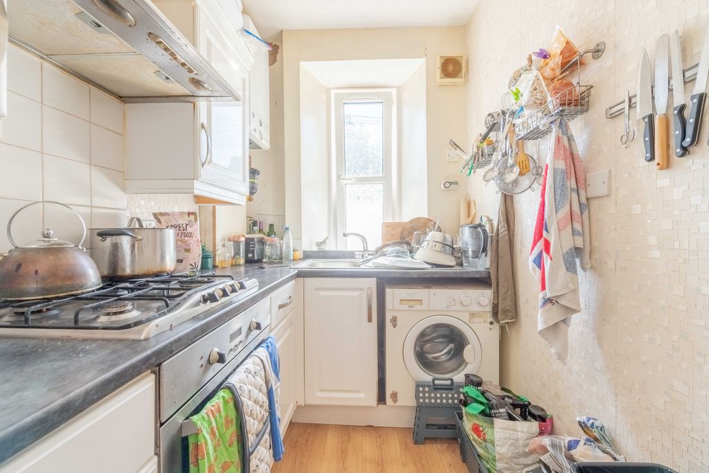 Property photo 3 of 31