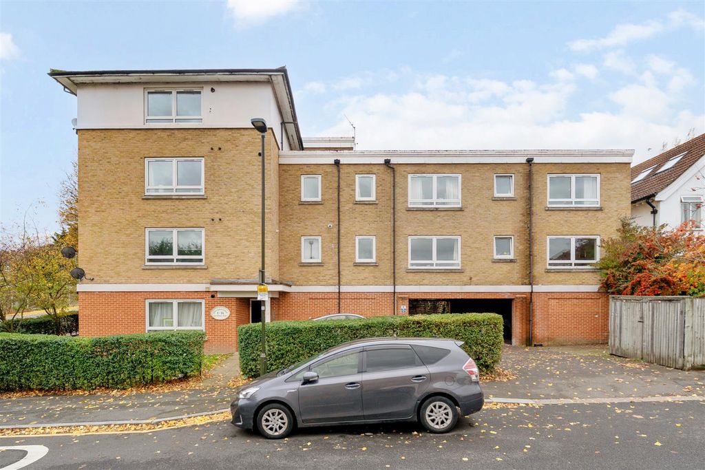 Property photo 1 of 11 Clarendon Court