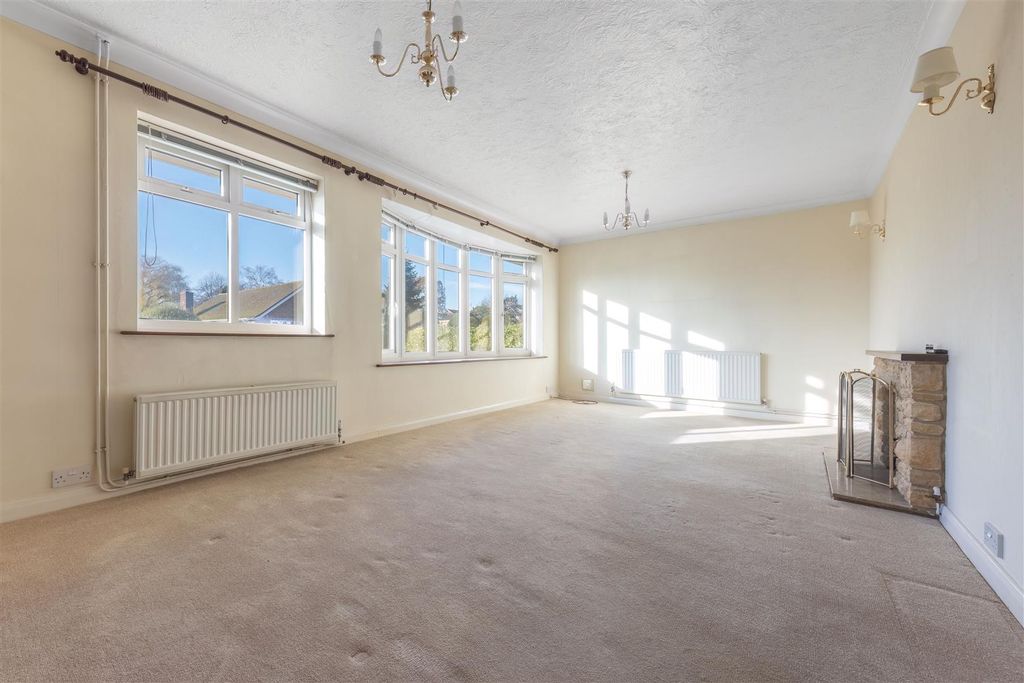 Property photo 2 of 13 Lounge