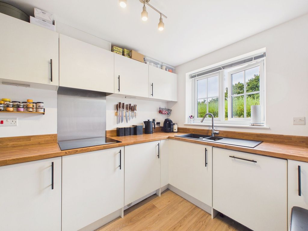 Property photo 3 of 15 Kitchen