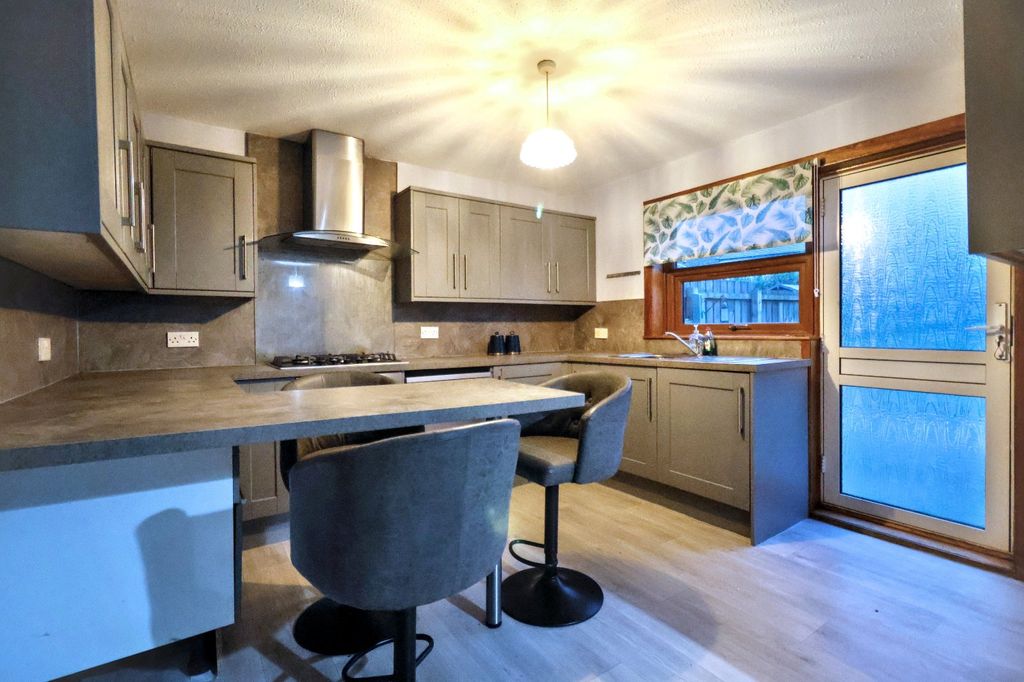 Property photo 3 of 16 Picture No. 12