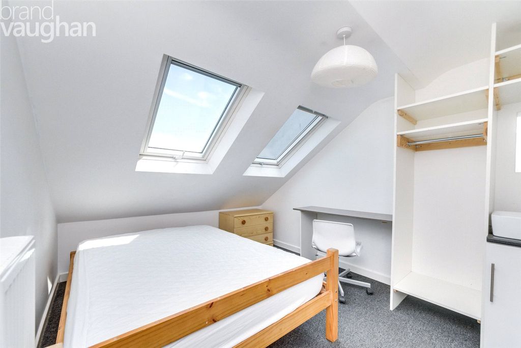 Property photo 1 of 16 Bedroom