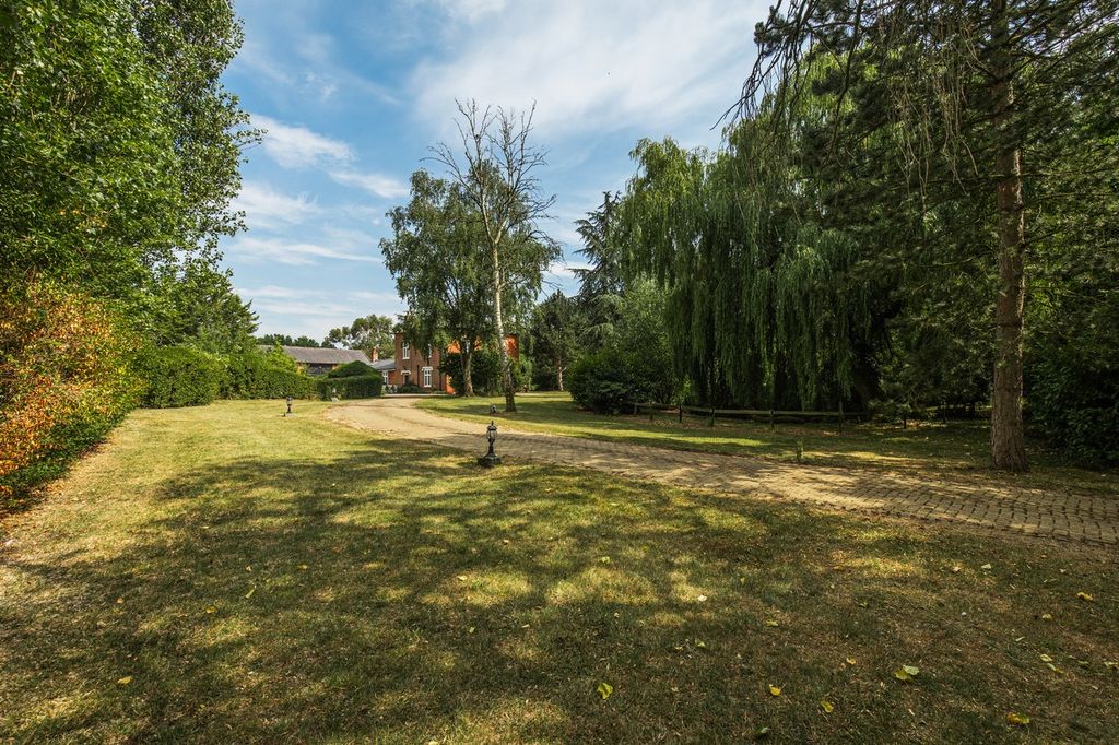 Property photo 3 of 43 Red House Farm-108