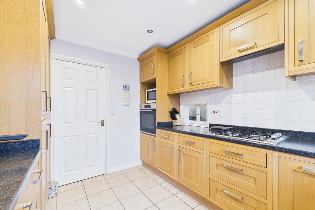 Property photo 3 of 27