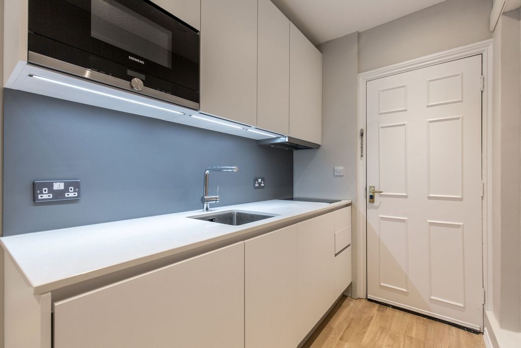 Property photo 2 of 6 Kitchen